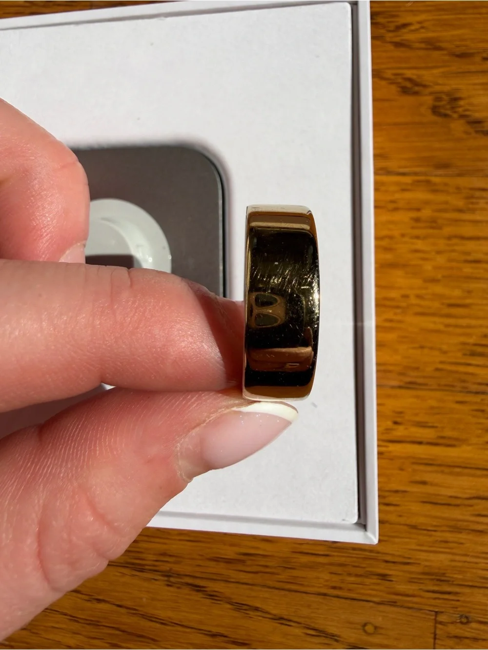Gold Oura Ring 4 + Charging Case (Size 9)
